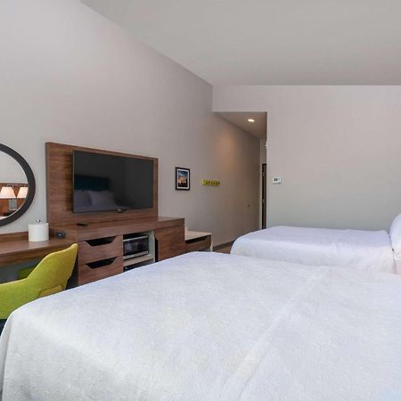 Hampton Inn Riverside March Air Force Base, Ca Bagian luar foto